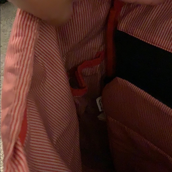 NWOT LARGE Hershel Backpack - Picture 9 of 12